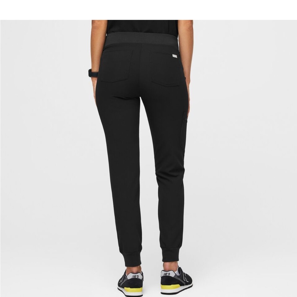 FIGS Zamora low waist black scrubs small